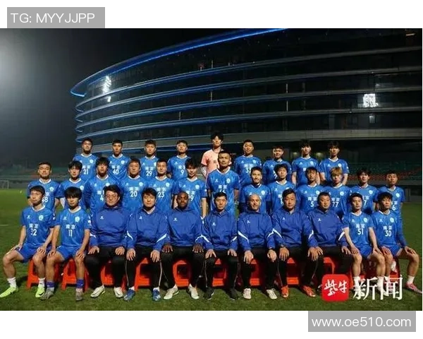 南京足球队在城市联赛中的默契配合与战术分析探讨