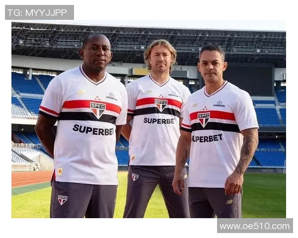 足球明星与队服的独特魅力及其在球场上的重要性分析