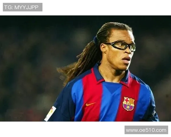 足球明星戴眼镜的独特魅力展现男人风采的时尚瞬间